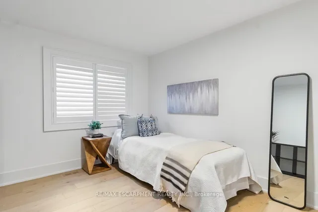 Additional image 40 of 2455 BON ECHO Dr