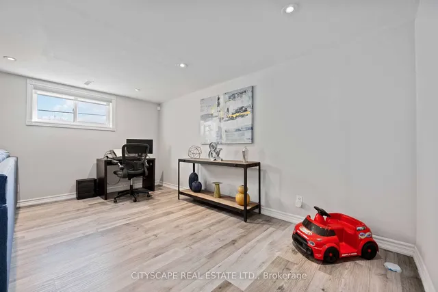 Additional image 19 of 39 Bentworth Ave