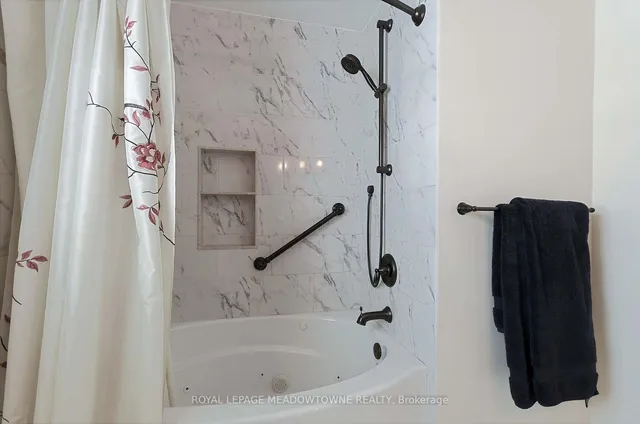 Additional image 30 of 41 Steen Dr