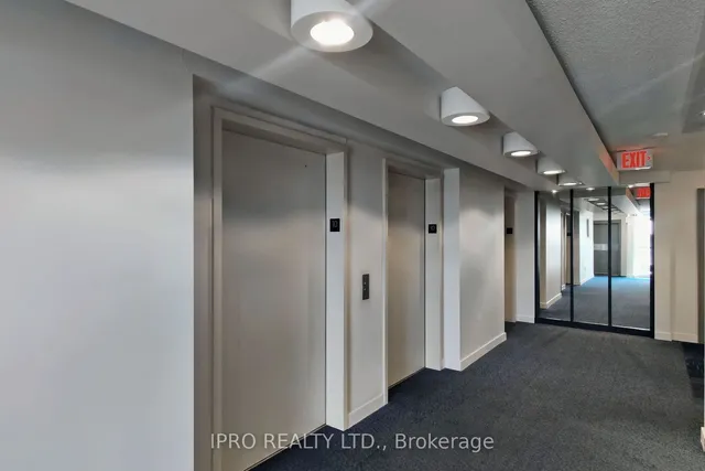 Additional image 12 of 19 Singer Crt Unit 302