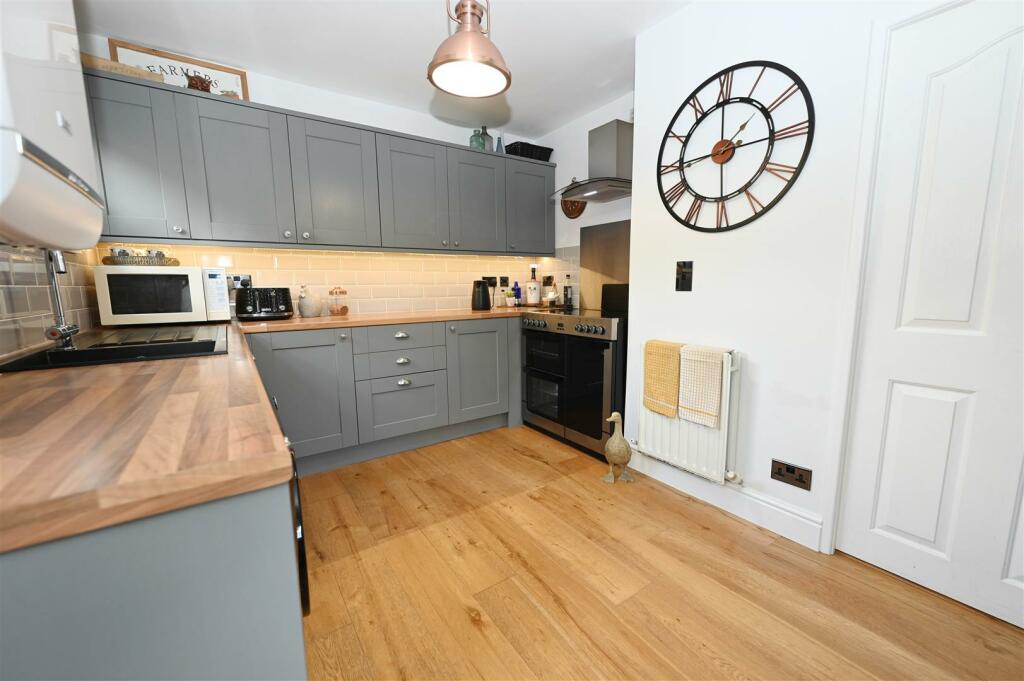 Additional image 8 of Ronaldshay Close, Richmond