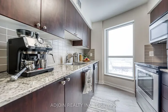 Additional image 11 of 181 Village Green Sq Unit 1113