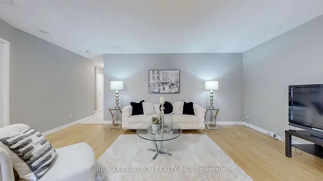 Additional image 10 of 633 Bay St Unit 1008