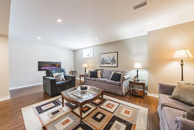 Additional image 39 of 1 Little Britain Cres