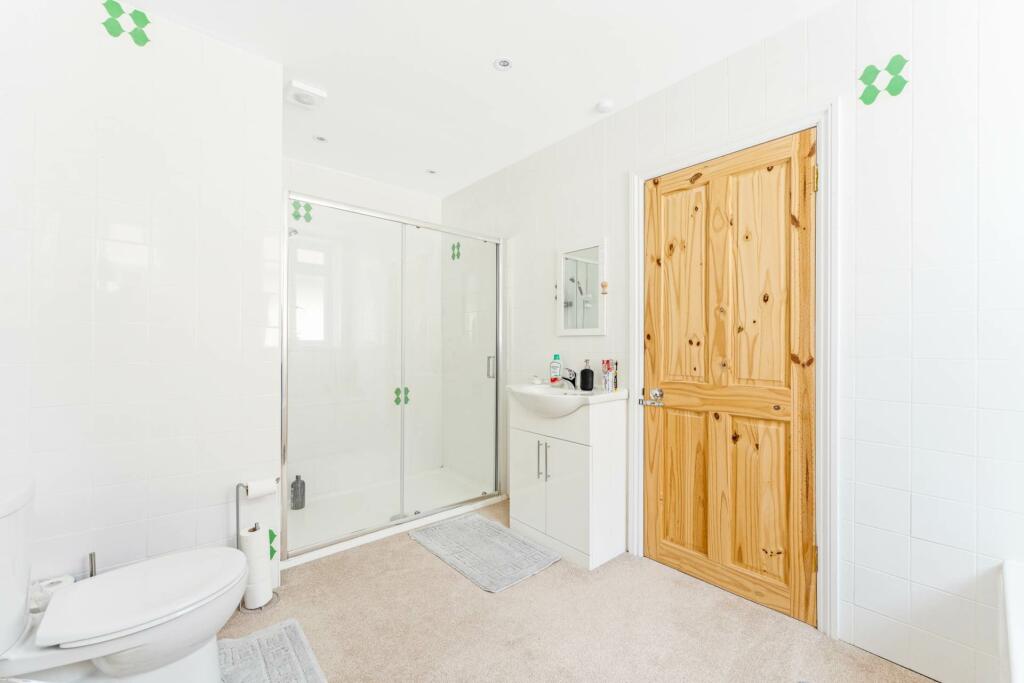 Additional image 16 of Woodland Road, South Ward - Grand Property!