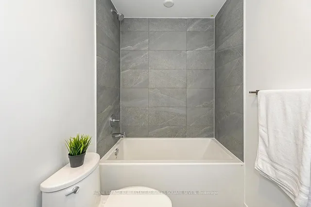 Additional image 21 of 395 Dundas St Unit 820