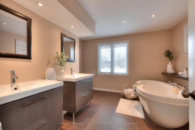 Additional image 33 of 105 Sabrina Cres