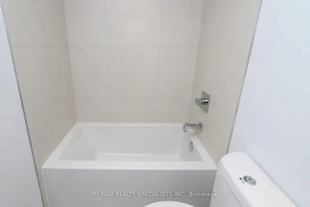 Additional image 19 of 1 Edgewater Dr Unit 313