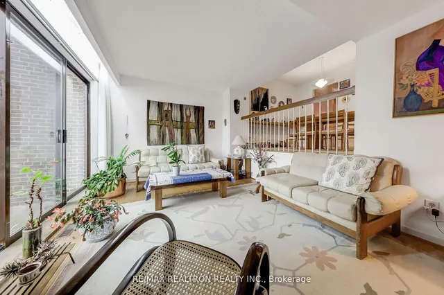 Additional image 8 of 70 Castlebury Cres Unit 9