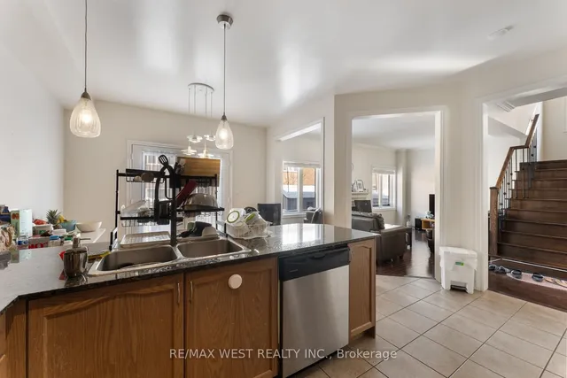 Additional image 8 of 33 Lone Rock Circ