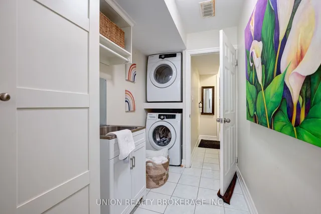 Additional image 36 of 321 Leslie St