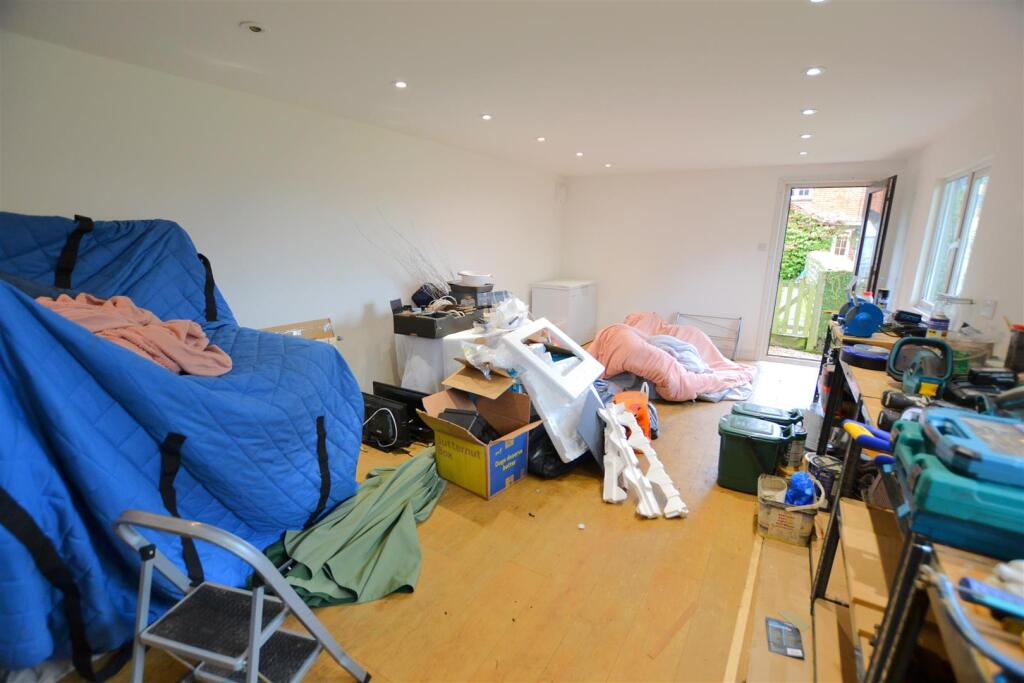 Additional image 51 of Woodside Green, Will Hill, Essendon