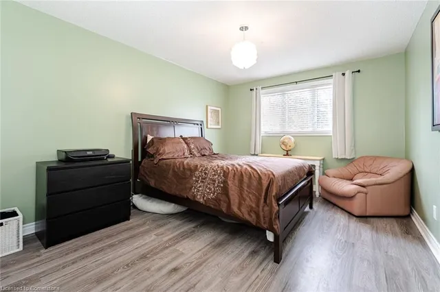 Additional image 25 of 20 Iris Cres