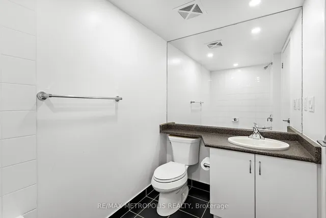 Additional image 25 of 209 Fort York Blvd Unit 678