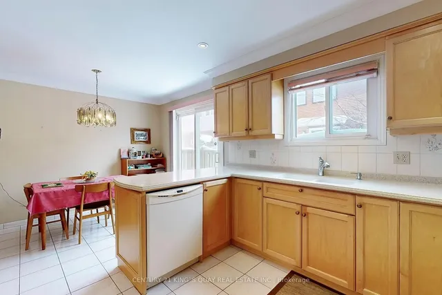 Additional image 16 of 37 Carl Cres