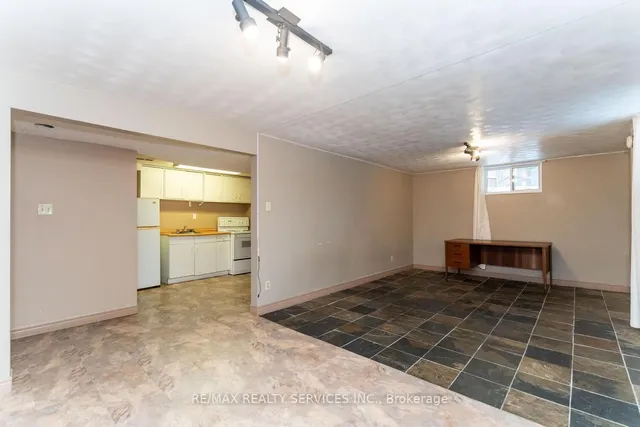 Additional image 30 of 32 Obermeyer Dr