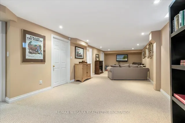 Additional image 32 of 1077 Grandeur Cres