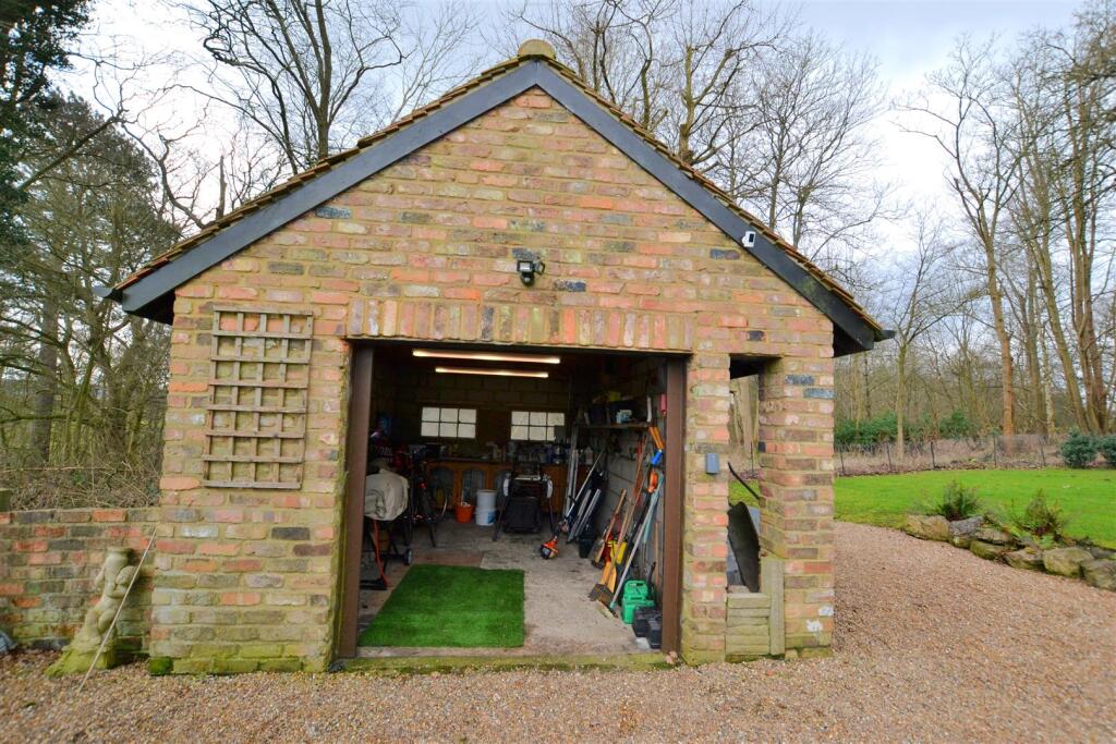 Additional image 53 of Woodside Green, Will Hill, Essendon