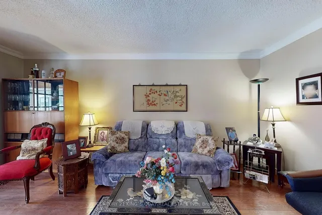 Additional image 11 of 37 Carl Cres