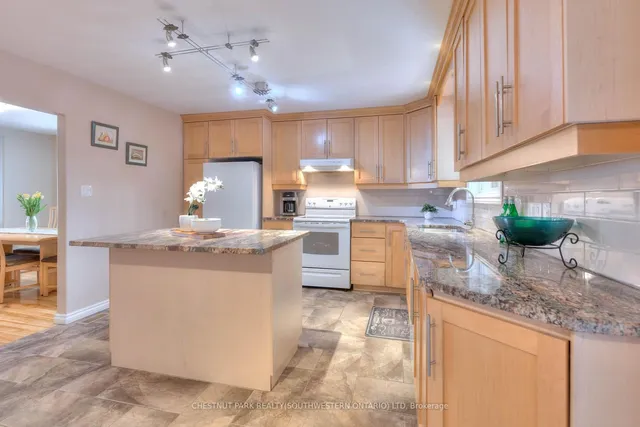 Additional image 16 of 105 Sabrina Cres