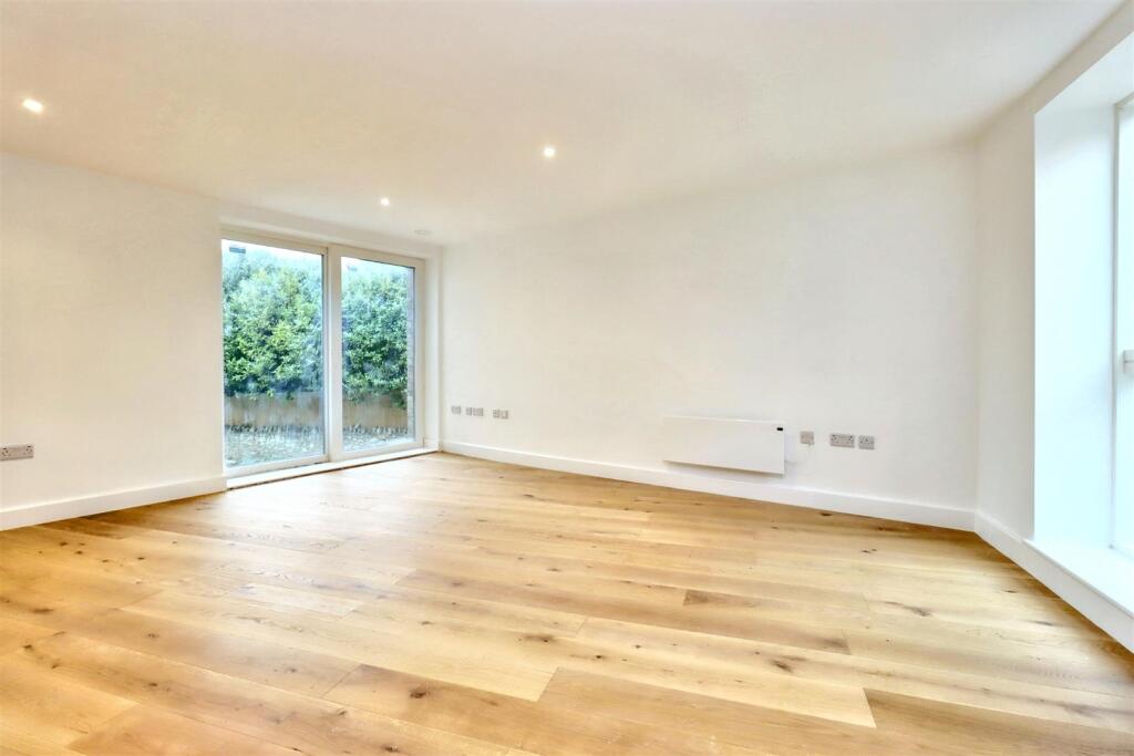 Additional image 3 of Contemporary apartment in Upper Clevedon