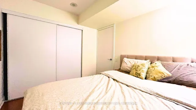 Additional image 3 of 33 Singer Crt Unit 308