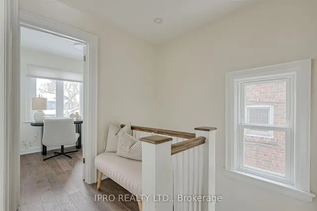 Additional image 18 of 20 THORNHILL Ave
