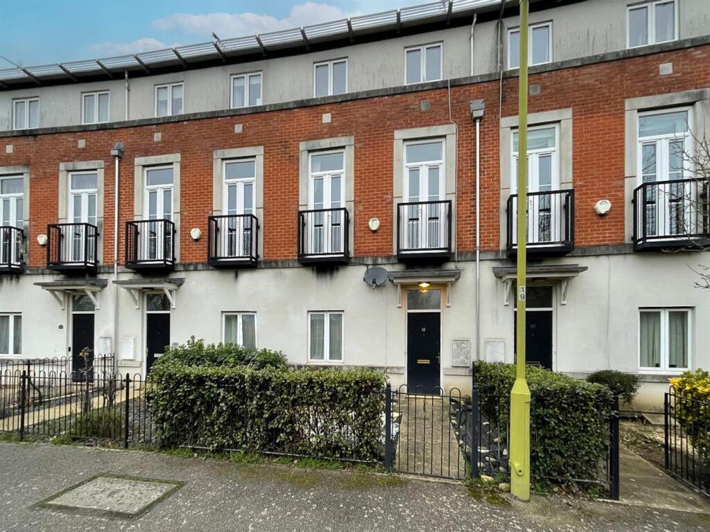 Mosquito Way, Hatfield