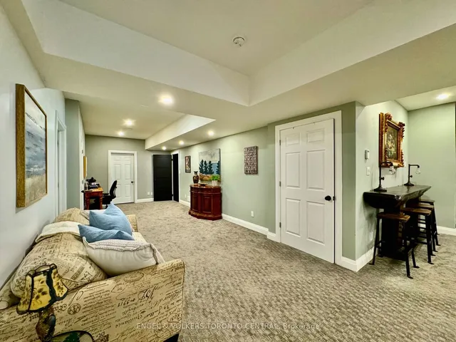 Additional image 31 of 319 Henderson Rd