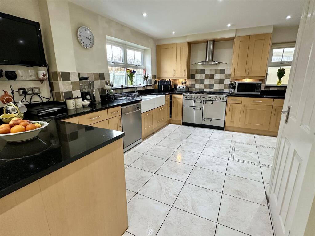 Additional image 11 of Johns Close, Studley