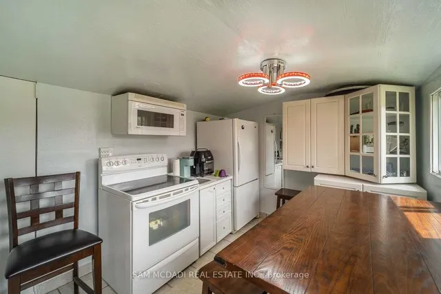 Additional image 22 of 5599 Brenchley Ave
