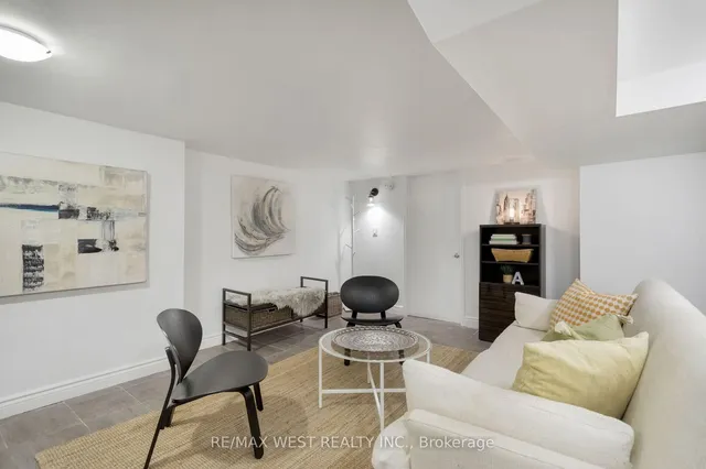 Additional image 37 of 303 Crawford St