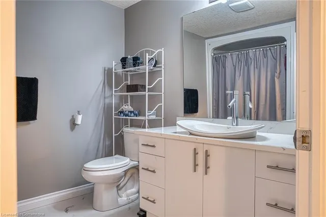 Additional image 17 of 105 Woodbine Ave