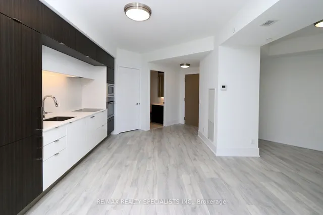 Additional image 10 of 1 Edgewater Dr Unit 313