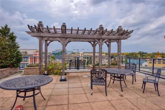 Additional image 30 of 404 King St Unit 610