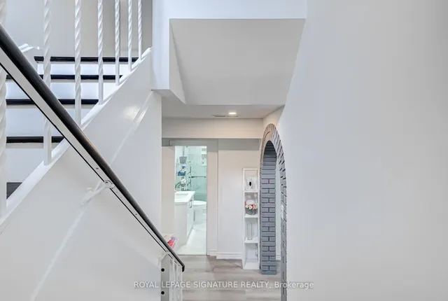 Additional image 22 of 40 Arleta Ave