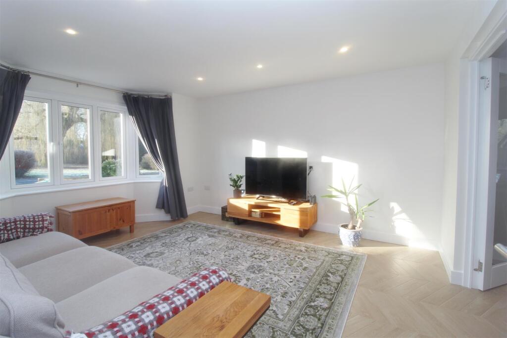 Additional image 11 of Peplins Way, Brookmans Park