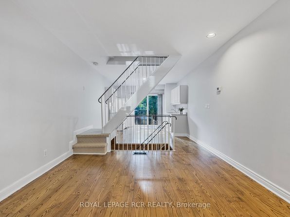 Additional image 4 of 21 Mountalan Ave, Toronto, ON M4J 1H3