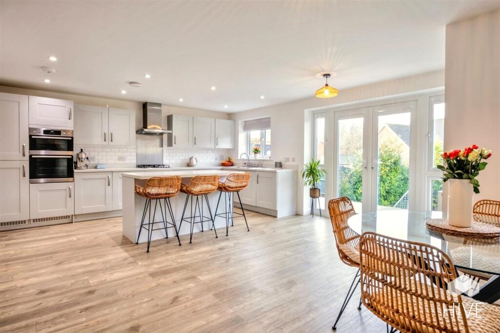 Additional image 4 of Horseshoe Crescent, Ferndown