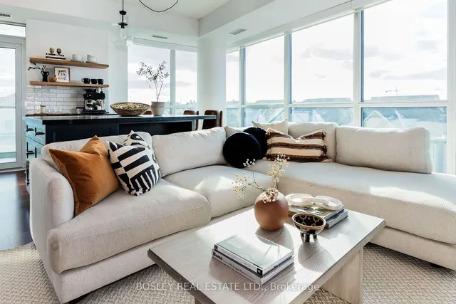 35 Brian Peck Cres Unit 418