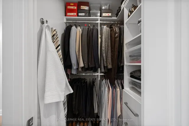 Additional image 18 of 25 Earlington Ave Unit #422