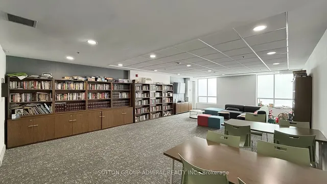 Additional image 31 of 1000 King St Unit 101