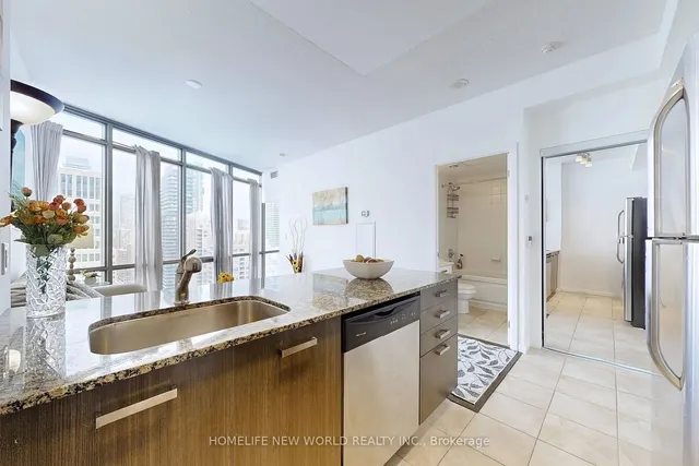 Additional image 17 of 832 BAY St Unit 2704