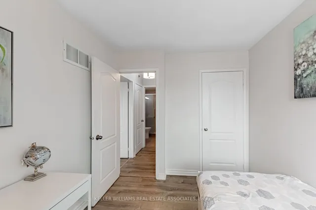 Additional image 16 of 760 Lawrence Ave Unit 15