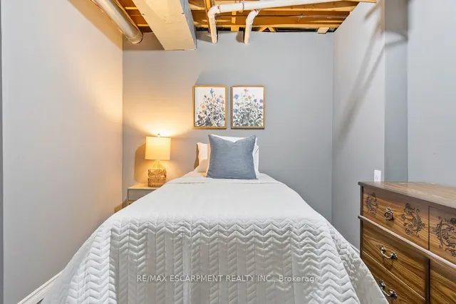 Additional image 28 of 51 Olde Town Rd