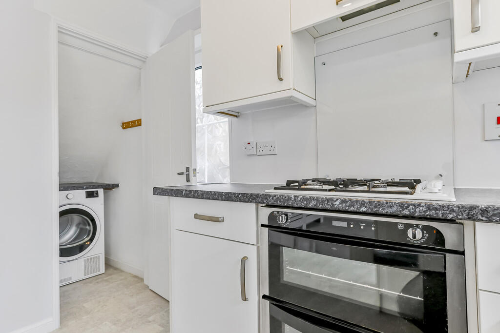 Additional image 8 of Twin Oaks Close, Broadstone