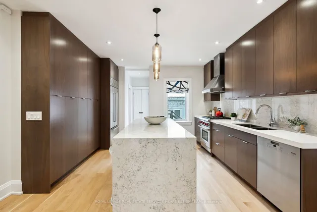 Additional image 8 of 161 Macpherson Ave