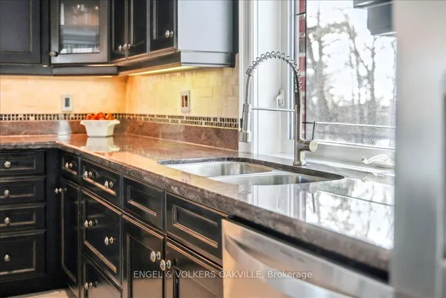 Additional image 9 of 390 Upper Middle Rd Unit 306