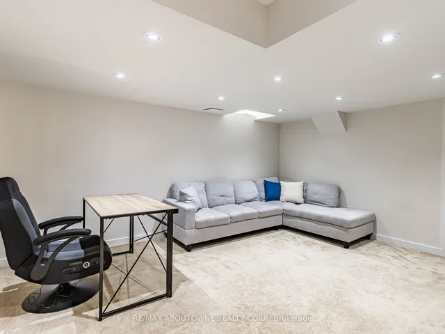 Additional image 33 of 26 Hoover Rd