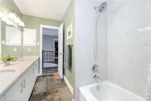 Additional image 29 of 20 Iris Cres